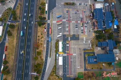 移動充電車亮相京滬高速廣陵服務區，為出行護航